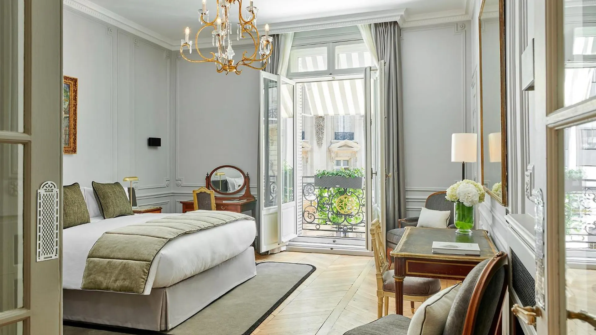 Lancaster Champs-elysees Hotel 5*
